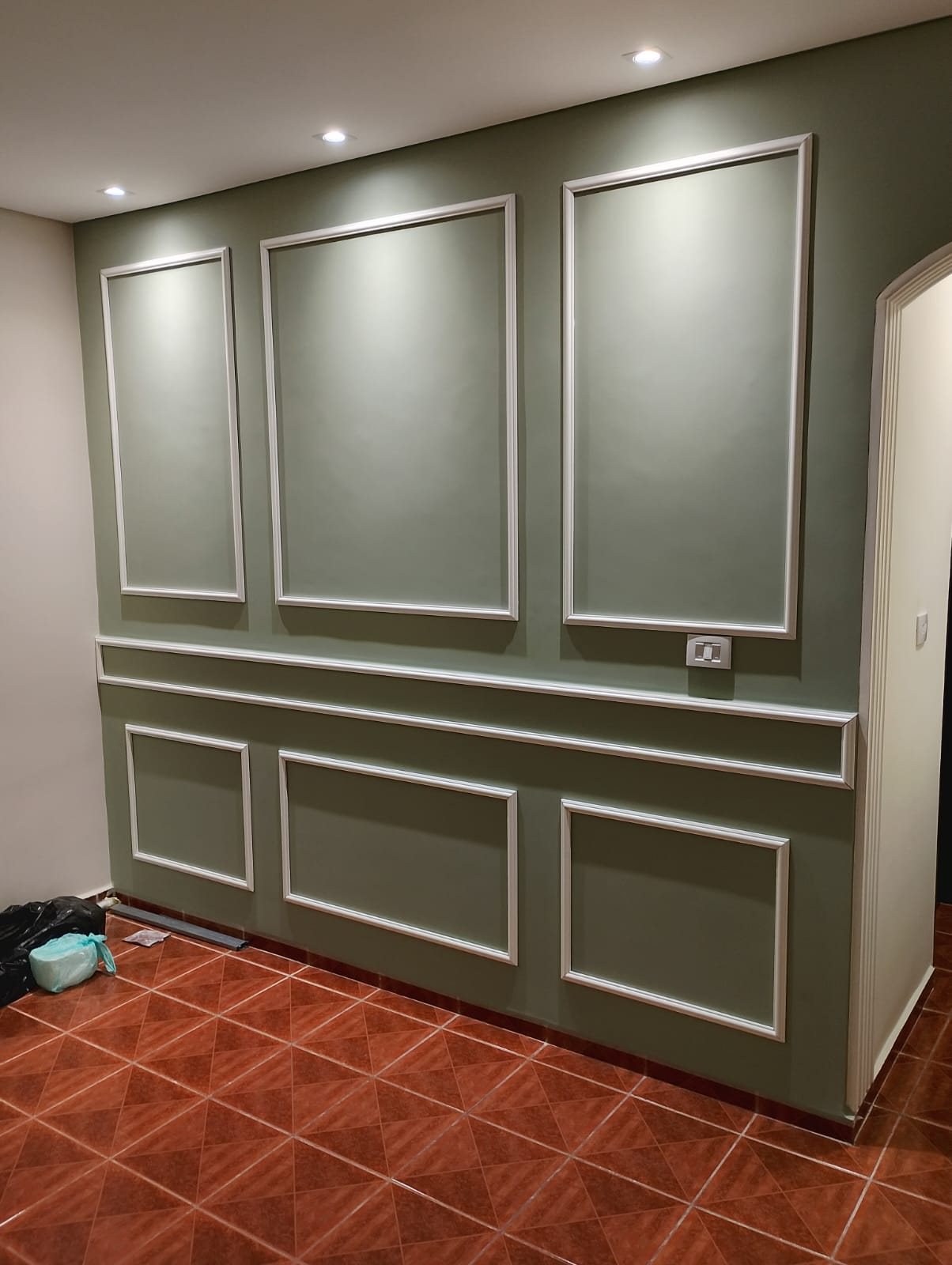 Boiserie em fase de instalação