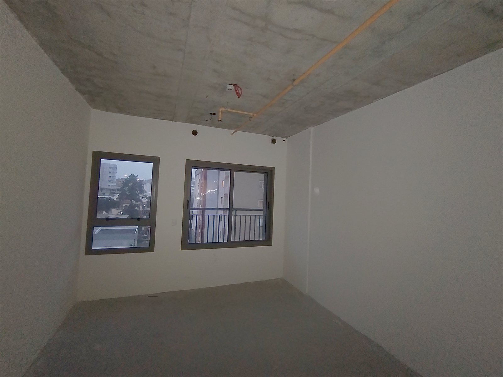 Ambiente em obra, antes da pintura